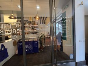 Entrance on the side at Steamy Windows in Ghent