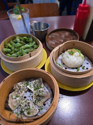 Dumpling, bun and edamame at Steamy Windows in Ghent