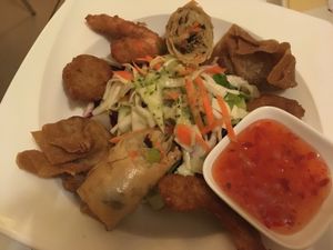 mixed starter plate at Loving Hut in Hannover