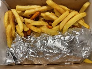 Papas y boniato con greek gyro  at Kaktus & Co in Montevideo