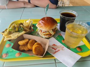 Burger, Chili Cheese Fries & Nuggets at Vedang - green burger | Bikini in Berlin