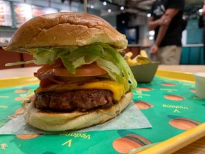 Beyond burger at Vedang - green burger | Bikini in Berlin