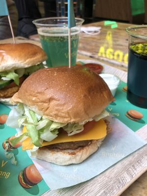 CHEESYBURGER (Hamburger Patty, Cheesy, Vedang Sauce, Salad, Red Onion, Pickles, Tomato) -> 6,80€
  at Vedang - green burger | Bikini in Berlin