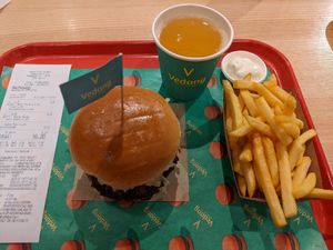 Beyond burger with menu 1 (fries, drink & dip) for 16,20€ - 4.5/5. at Vedang - green burger | Bikini in Berlin