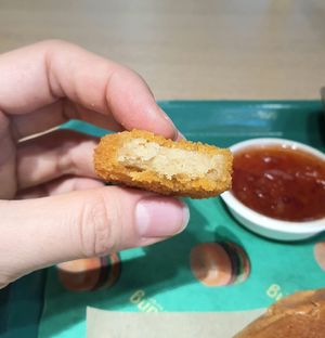 Nugget - inside #Veganuary at Vedang - green burger | Bikini in Berlin