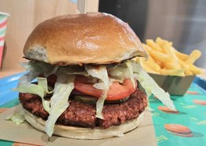 Babycue burger #Veganuary at Vedang - green burger | Bikini in Berlin