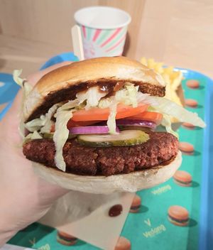 Babycue burger - size #Veganuary at Vedang - green burger | Bikini in Berlin