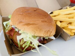 beyond burger at Vedang - green burger | Bikini in Berlin