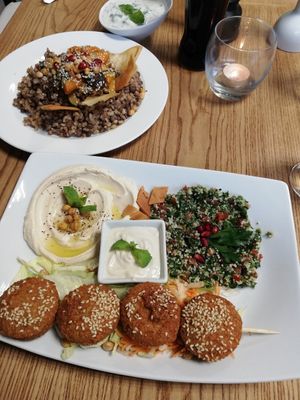 Falafelteller and Mujaddara at Abdus Soul Kitchen and Cafe in Altotting