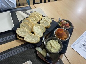 Tabla de patés vegetales: Alcachofa, Hummus y Sobrasada vegetal  at La Bellota y el Centeno in Alcoi