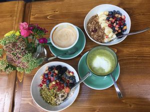 Bircher Müsli + Joghurt Bowl + large Matcha Latte at Fendricks in Berlin