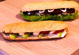 Choripan y caprese at Sol de Maple in Cozumel