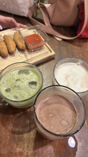 Matcha, capuchino y chocolate  at Sol de Maple in Cozumel