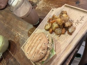 Hamburguesa de garbanzo  at Sol de Maple in Cozumel