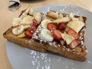 French toast with fruits at Yemaya in Vigo