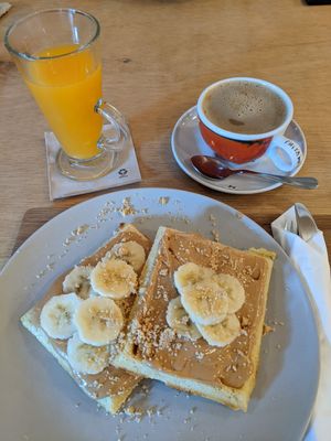 waffles with peanut butter at Yemaya in Vigo