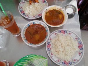 Curry and rice at Vegetarian Food in Phnom Penh
