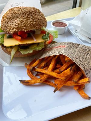Beyond Meat Burger with sweet potato fries  at Krowarzywa - Monte Cassino in Szczecin