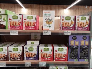 Biscuits / livre. at Biocoop in Argeles-sur-mer