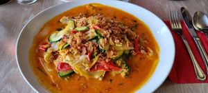 Red curry, lots of vegetables and crispy onion. Comes with rice at Bua & Gwen in Oostende