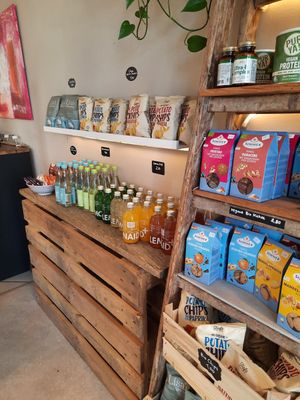 Drinks and vegan cookies at Die Gartenkuche in Bad Aibling