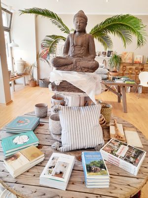 Yoga, tinyhouse and follow your heart - a selection of books to inspire. at Die Gartenkuche in Bad Aibling