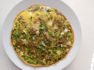  Broad beans and artichoke tortilla at Diner sur Terre in Torhout
