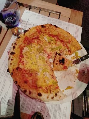 vegan cheese pizza at Montevino in Schierke