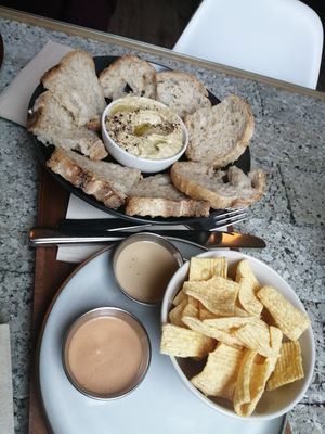 Tahini hummus and lentils chips at Mama  in Reykjavik