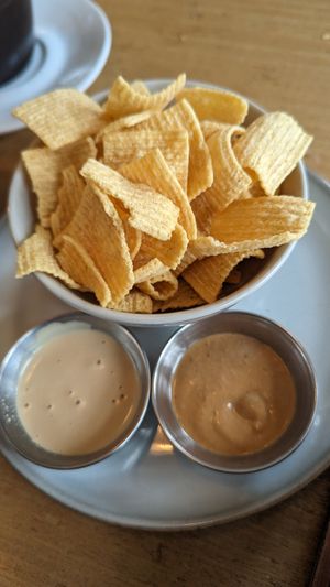 Lentil chips with dip at Mama  in Reykjavik