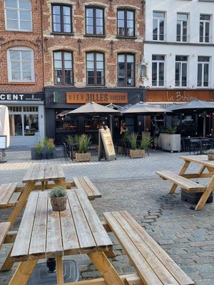 Outdoor seating at Jilles Bier & Burgers in Kortrijk
