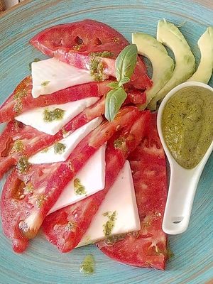 Капрезе с ядково сирене и домашно песто at Organdga in Varna