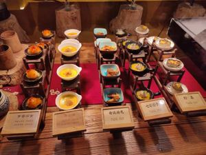 variety of vegan dishes at WūXiāng Sòng 無相颂 in Dali