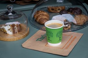 Take away coffee and cakes - delicious and 100% vegan at Thrive in Cambridge