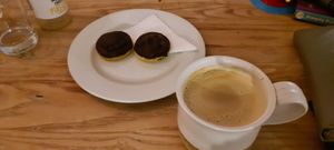 Vegan Jaffa cakes and coffee at Thrive in Cambridge