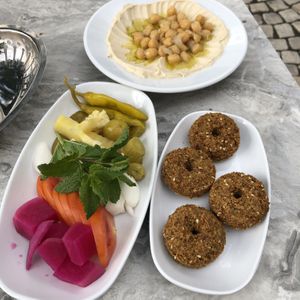 Falafel, hummus, pickled veggies  at Falafel Amo in Bandhagen