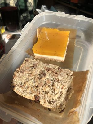 vanilla banana cake, mango passion fruit   at Vegan Pip's in Leeuwarden