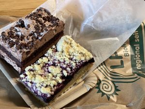 Schoko-Sahne Schnitte, Heidelbeer Streuselkuchen  at LPG Biomarkt - Hauptstr in Berlin