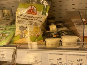 Vegan pizza cheese  at LPG Biomarkt - Hauptstr in Berlin