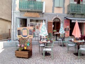 Perfect location right in the center of the historic village
Nearby the Charming foutain at Chez Vivi in Guillestre