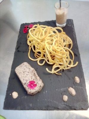 Terrine of Dulse with lemon and cilandro
Garnished with spaghettis of zucchini with sésame salse at Chez Vivi in Guillestre