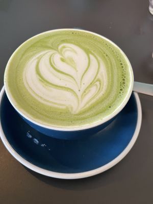 Matcha latte au lait d'avoine  at Cafe 1802 in Rennes