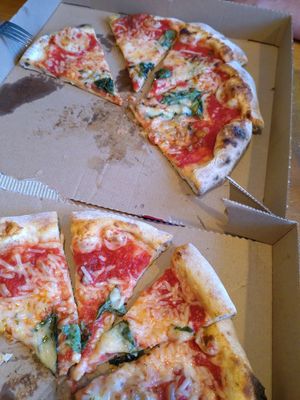 2 vegan marinaras the one with garlic!! So great at Satriale's in Utrecht