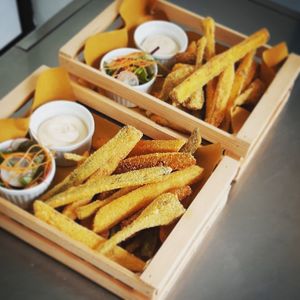 Fritto misto con tempeh fatto in casa di soia biologica italiana e lenticchie di Onano IGP e verdure di stagione accompagnato da maionese vegetale al tamari at Sottobosco in Grosseto