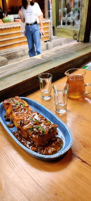 Tofu and rose wine (not sure if vegan) at V Sherry 云雪丽 - Yún Xuě Lì in Lijiang