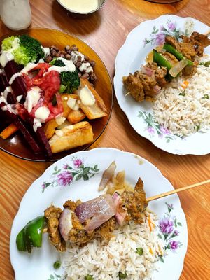 Soy meat skewers & salad buffet with vegan aioli  at Vida y Salud in Santa Cruz