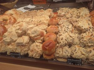 Vegan streuselbrötchen at MOSS am Dom in Aachen