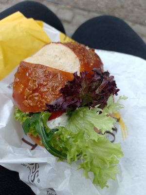 Frischkäse Brötchen vegan at MOSS am Dom in Aachen