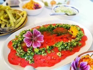 Stukje Boeddha's buffet met tomaten in augustus at Groesting in Liedekerke