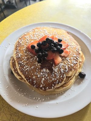 Vegan Pancakes with Strawberries and Blueberries at 821 Cafe in Richmond